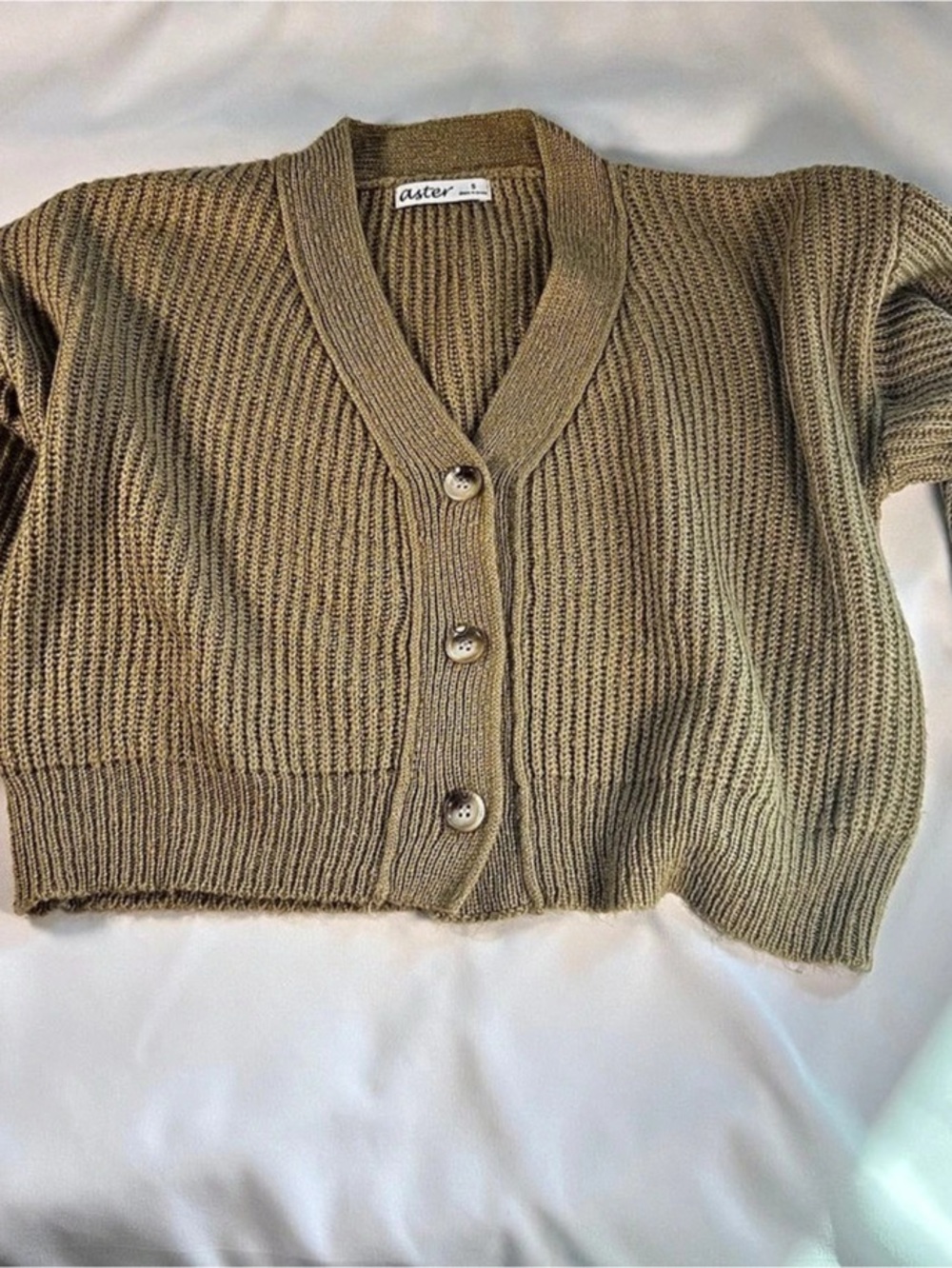 Aster Cropped Ribbed Cardigan in Green